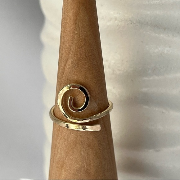 ARTISAN Jewelers Brass Swirl Ring - Picture 3 of 14